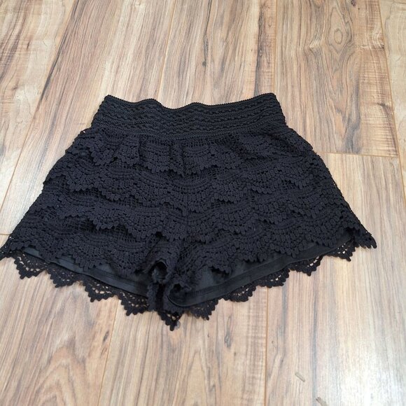 la class Pants - Black Lace Festival Boho Hippie Shorts 100% Cotton size small